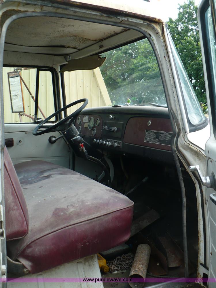 image for item A4840 1974 International Loadstar 1600 dump truck