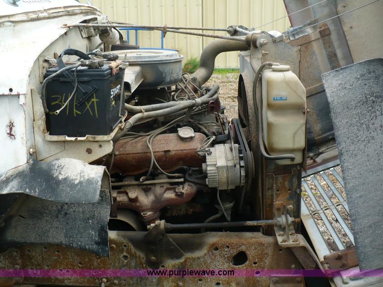 image for item A4840 1974 International Loadstar 1600 dump truck