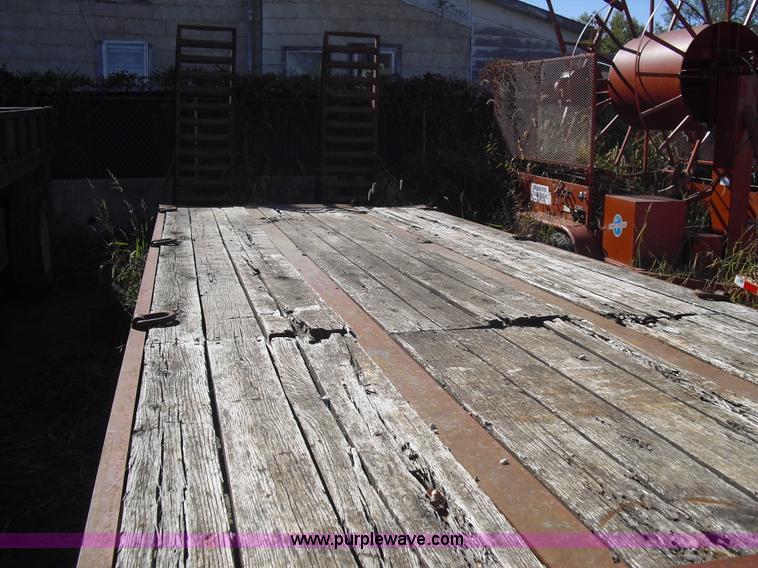 image for item A8016 1999 Litchfield 22.5 ton equipment trailer