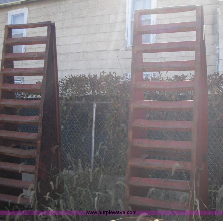 image for item A8016 1999 Litchfield 22.5 ton equipment trailer