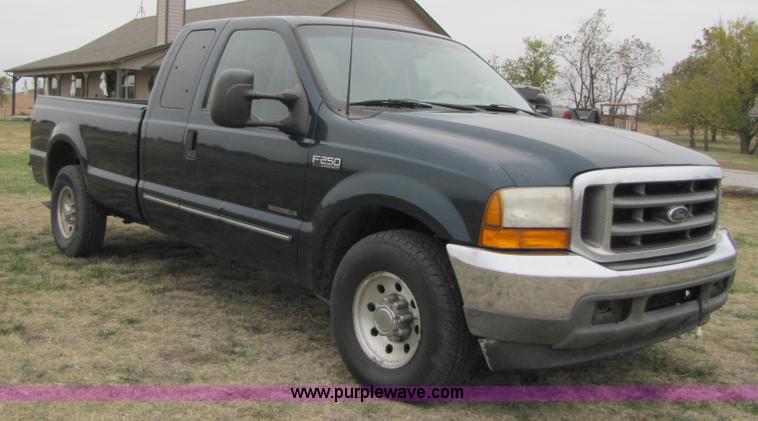 image for item B2008 1999 Ford F250 Super Duty super cab pickup truck