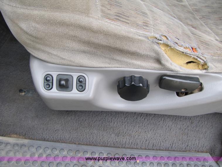 image for item B2008 1999 Ford F250 Super Duty super cab pickup truck