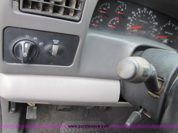 image for item B2008 1999 Ford F250 Super Duty super cab pickup truck