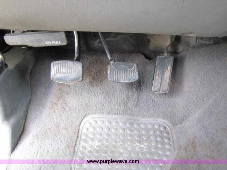 image for item B2008 1999 Ford F250 Super Duty super cab pickup truck