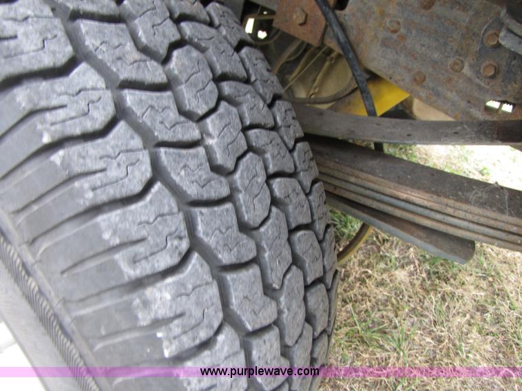 image for item B2008 1999 Ford F250 Super Duty super cab pickup truck