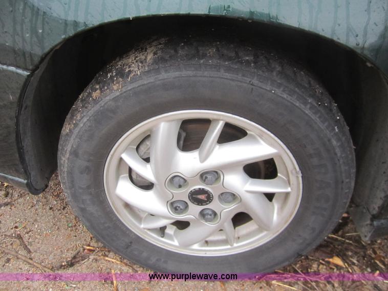 image for item B5545 2003 Pontiac Grand Am SE