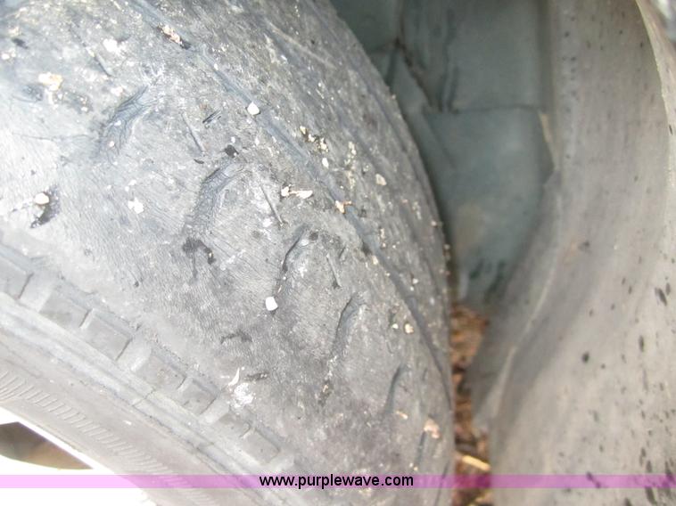 image for item B5545 2003 Pontiac Grand Am SE