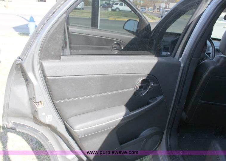 image for item B8618 2006 Pontiac Torrent SUV