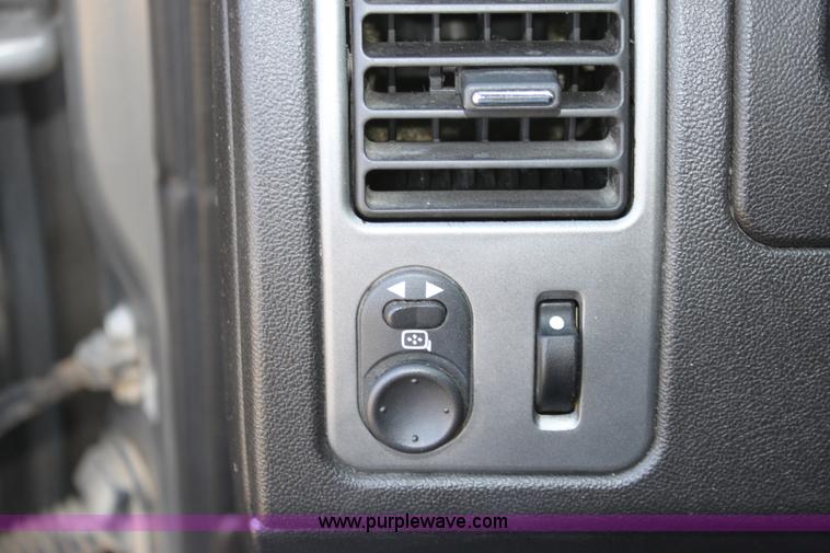 image for item B8618 2006 Pontiac Torrent SUV