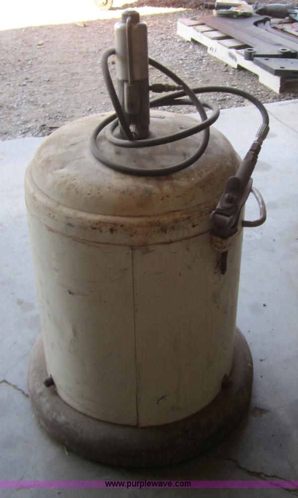 image for item C5131 Alemite grease gun