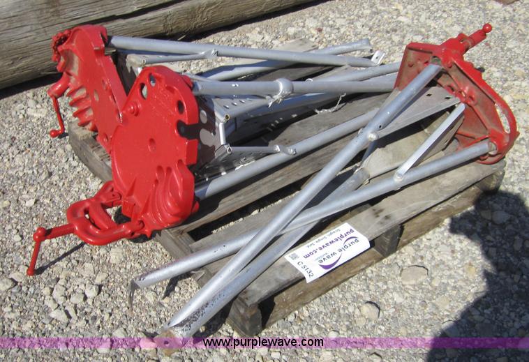 image for item C5132 (3) Pipe vises