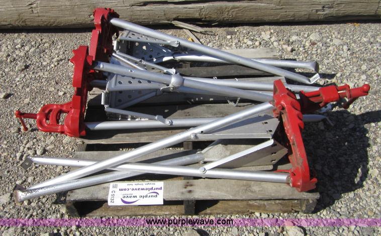 image for item C5132 (3) Pipe vises