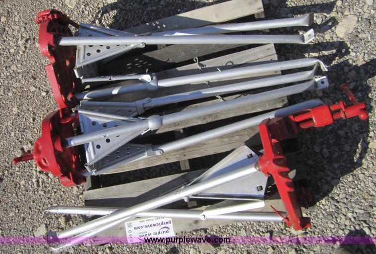 image for item C5132 (3) Pipe vises