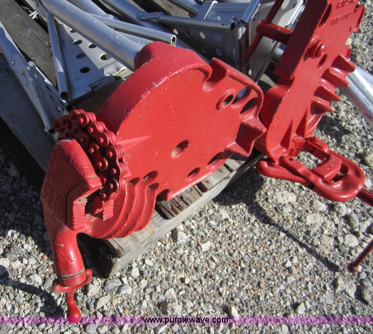 image for item C5132 (3) Pipe vises