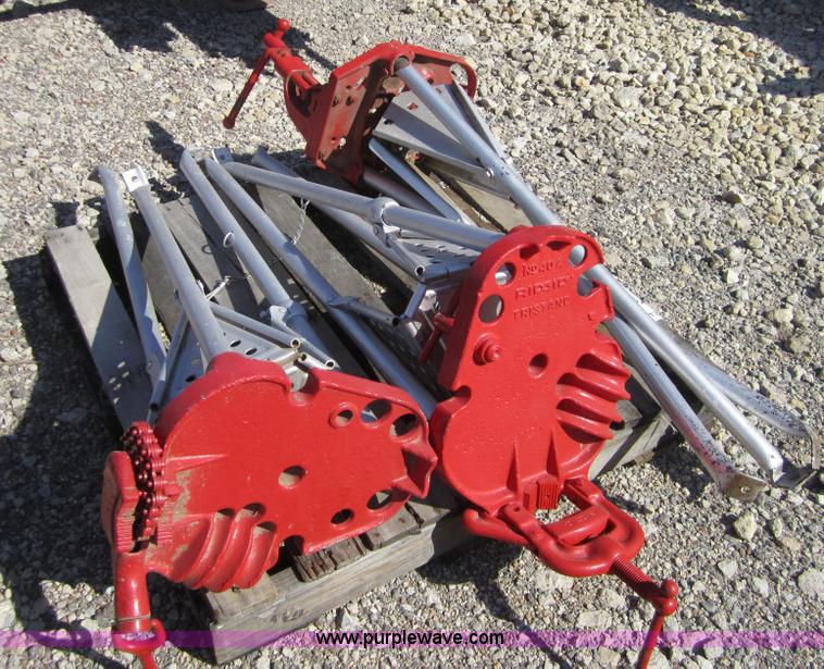 image for item C5132 (3) Pipe vises