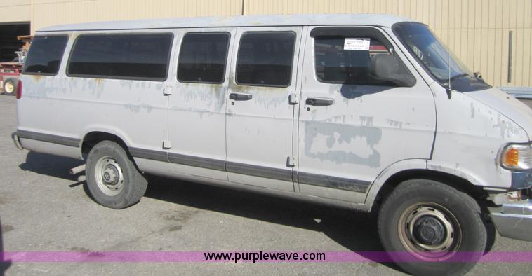image for item C5148 2000 Dodge Ram B3500 van
