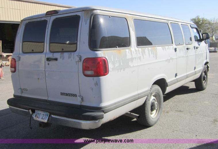 image for item C5148 2000 Dodge Ram B3500 van