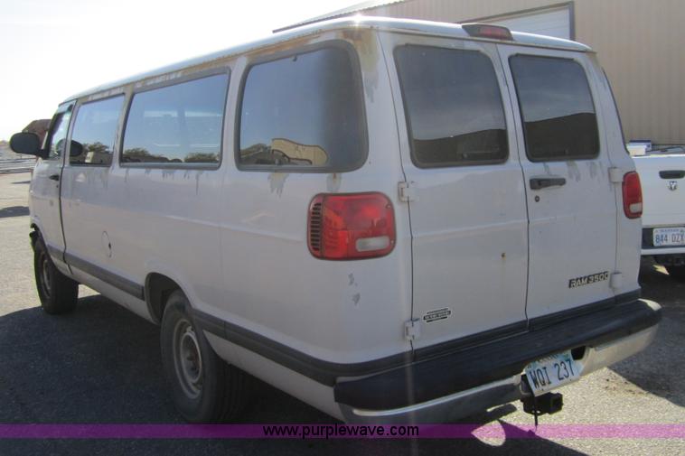 image for item C5148 2000 Dodge Ram B3500 van