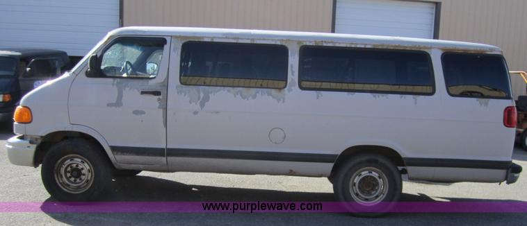 image for item C5148 2000 Dodge Ram B3500 van