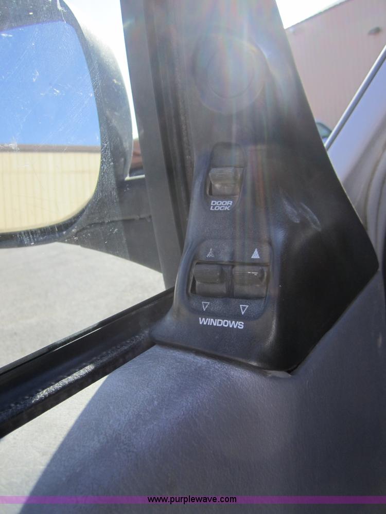 image for item C5148 2000 Dodge Ram B3500 van