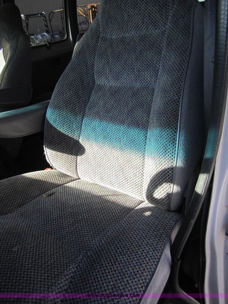 image for item C5148 2000 Dodge Ram B3500 van