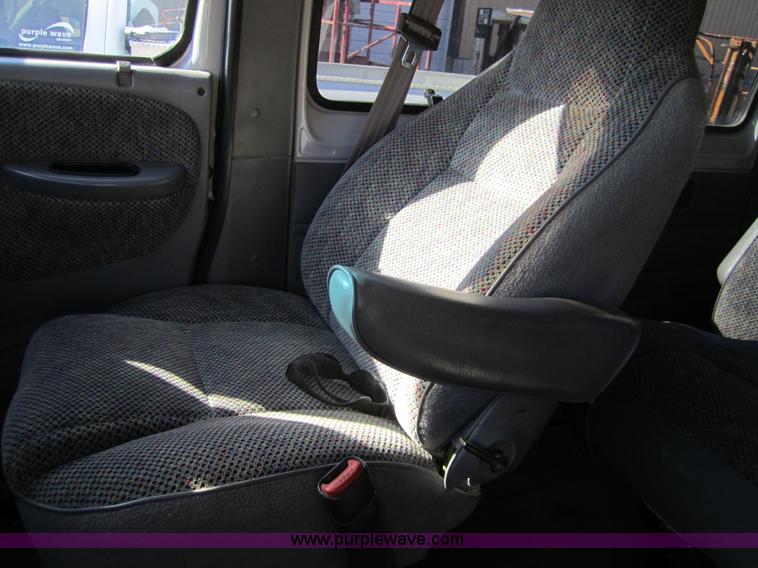 image for item C5148 2000 Dodge Ram B3500 van