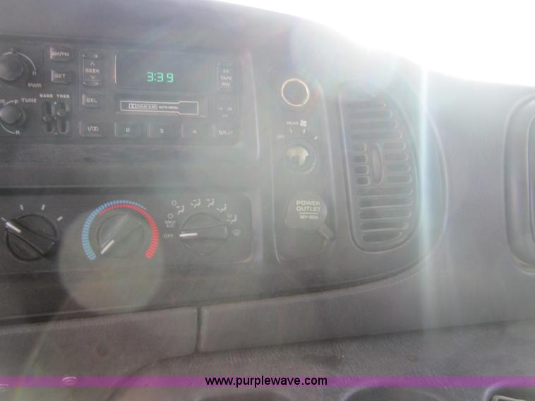 image for item C5148 2000 Dodge Ram B3500 van