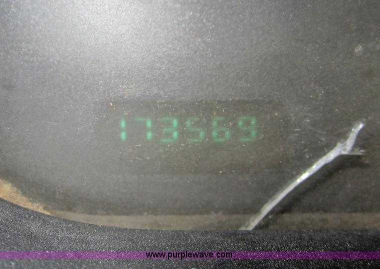 image for item C5148 2000 Dodge Ram B3500 van