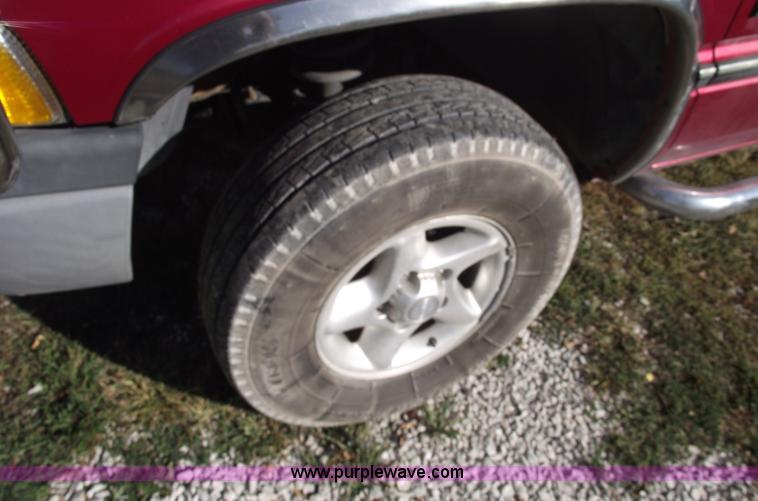 image for item C5672 1997 Dodge Ram 1500 Laramie SLT club cab pickup truck