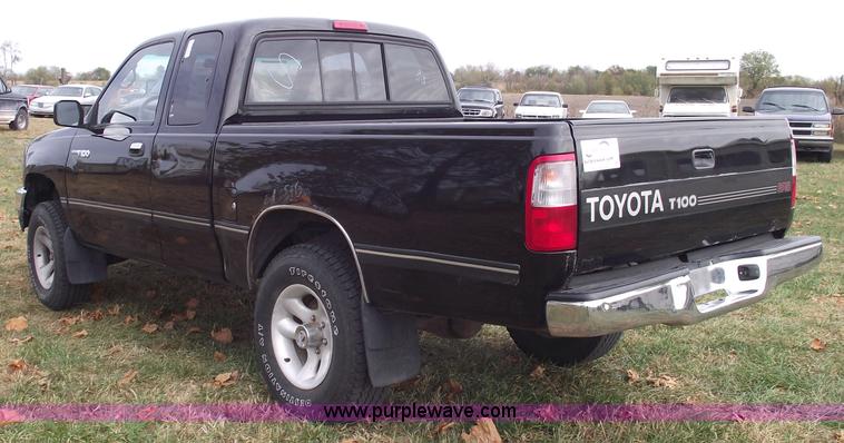 image for item C5675 1997 Toyota T100 SR5 extended cab pickup truck