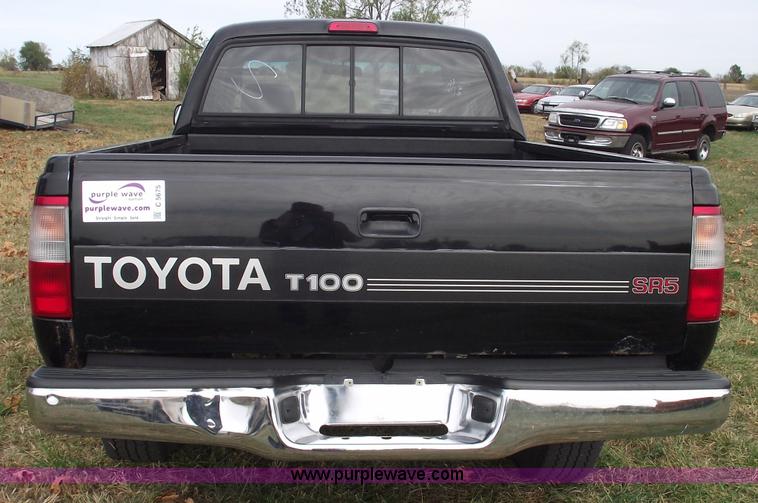 image for item C5675 1997 Toyota T100 SR5 extended cab pickup truck