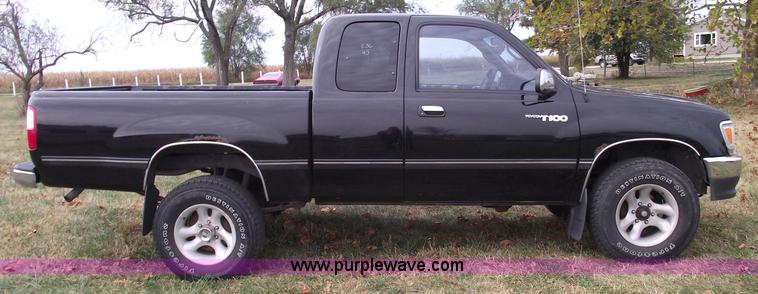 image for item C5675 1997 Toyota T100 SR5 extended cab pickup truck