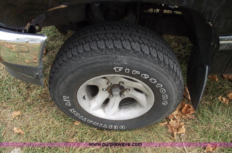 image for item C5675 1997 Toyota T100 SR5 extended cab pickup truck