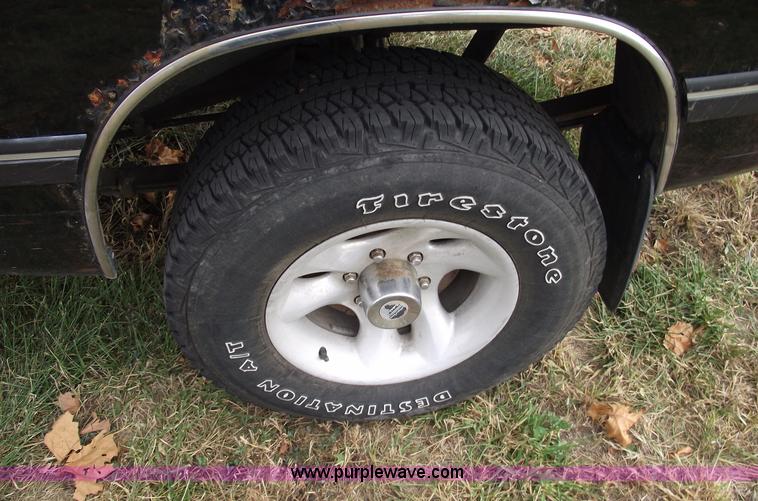 image for item C5675 1997 Toyota T100 SR5 extended cab pickup truck