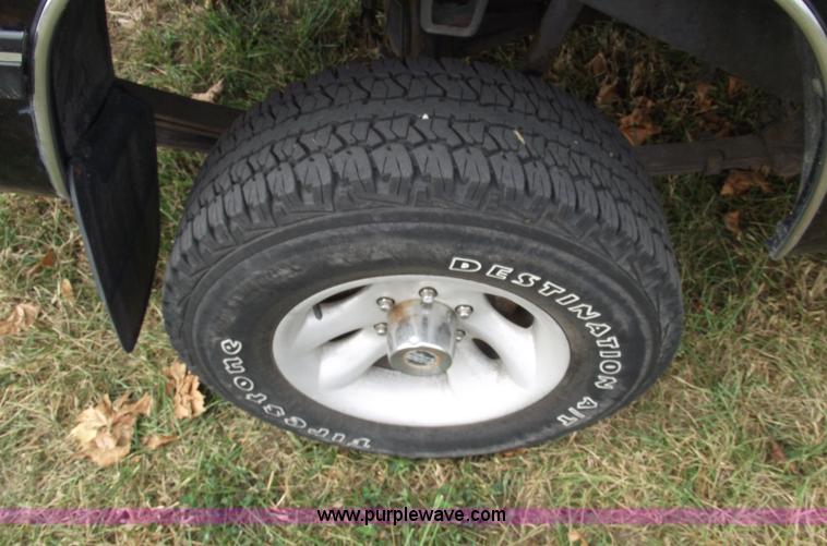 image for item C5675 1997 Toyota T100 SR5 extended cab pickup truck