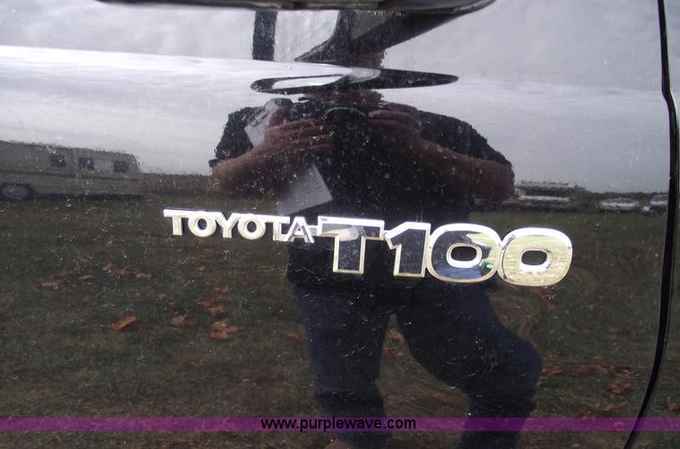 image for item C5675 1997 Toyota T100 SR5 extended cab pickup truck