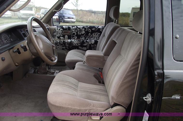 image for item C5675 1997 Toyota T100 SR5 extended cab pickup truck