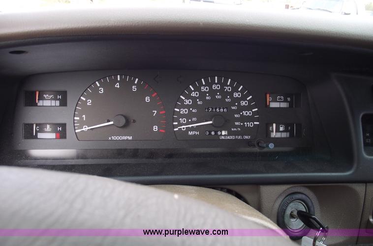 image for item C5675 1997 Toyota T100 SR5 extended cab pickup truck