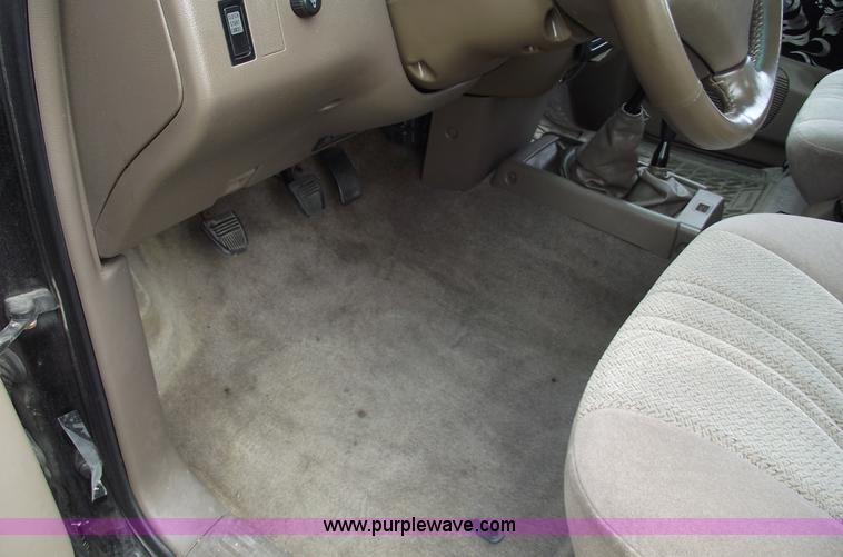 image for item C5675 1997 Toyota T100 SR5 extended cab pickup truck