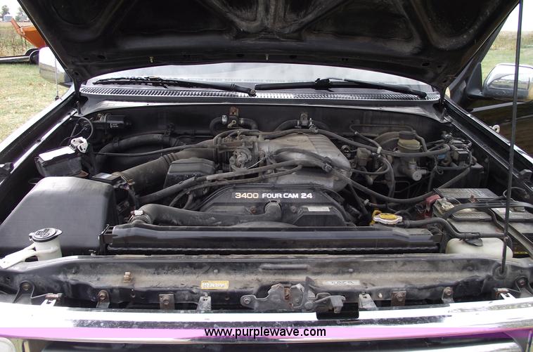 image for item C5675 1997 Toyota T100 SR5 extended cab pickup truck