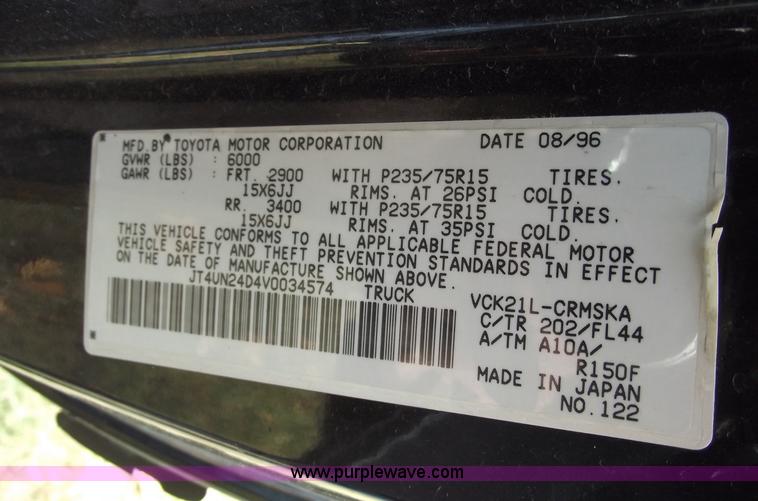 image for item C5675 1997 Toyota T100 SR5 extended cab pickup truck