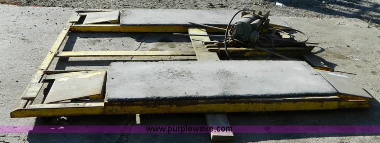 image for item C9439 Floor lift