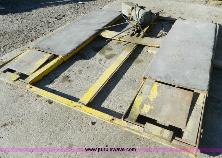 image for item C9439 Floor lift