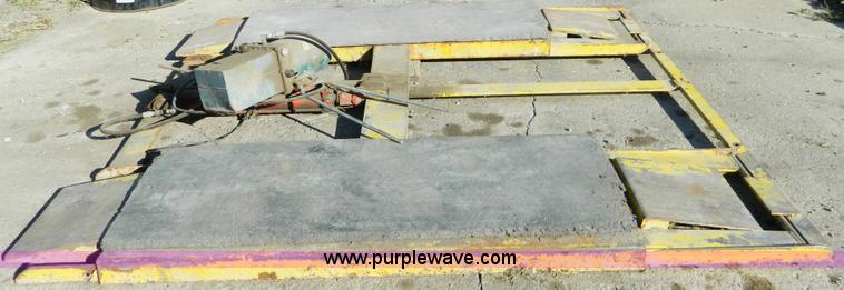 image for item C9439 Floor lift