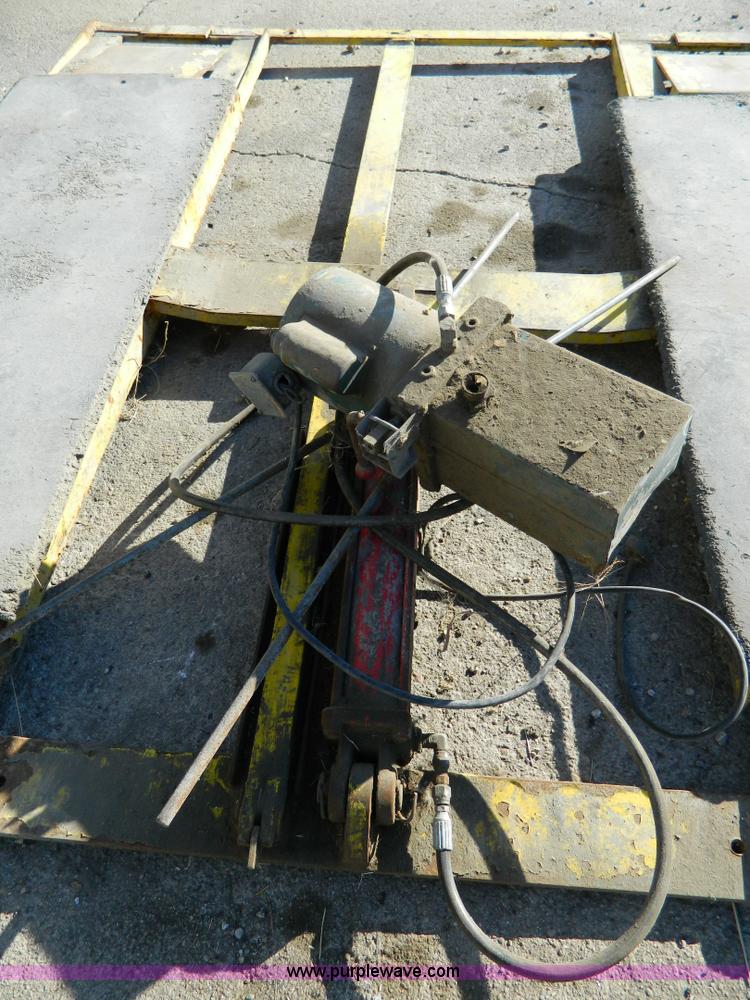 image for item C9439 Floor lift