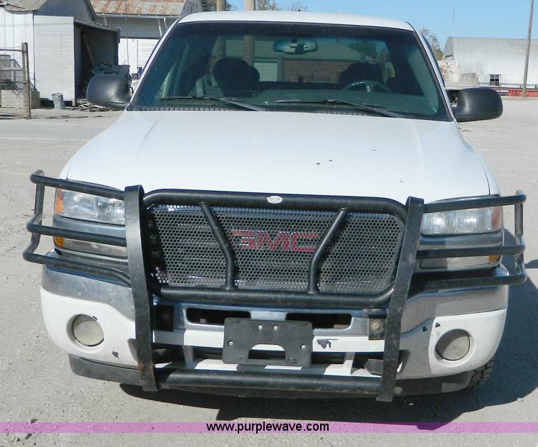 image for item D8595 2005 GMC Sierra 1500 extended cab pickup truck