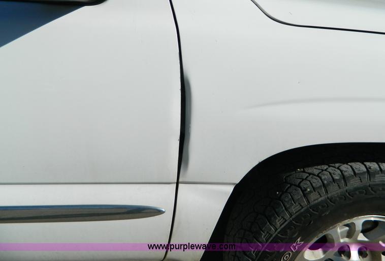 image for item D8595 2005 GMC Sierra 1500 extended cab pickup truck