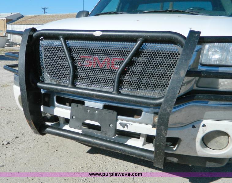image for item D8595 2005 GMC Sierra 1500 extended cab pickup truck