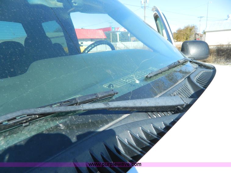 image for item D8595 2005 GMC Sierra 1500 extended cab pickup truck