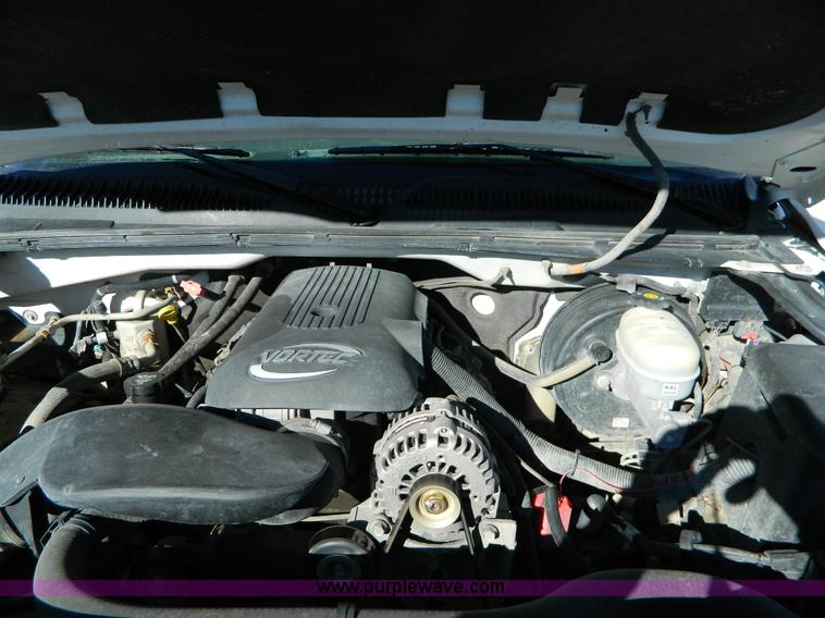 image for item D8595 2005 GMC Sierra 1500 extended cab pickup truck